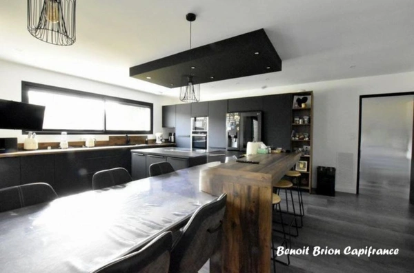  Maison contemporaine de 200 m² avec piscine, sur un terrain de 1300 m²