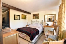  Authentique longère en pierre de 153 m² avec 4 chambres sur un terrain de 4 591 m² à Saint-Charles-de-Percy (14)