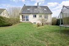 Renovated family home – 135 m² – 6 bedrooms – full basement – 740 m² plot