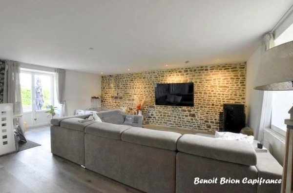 À vendre – Maison en pierre avec étang, grand terrain de 4 980 m² et nombreuses prestations à Monchamp, près de Vire (Calvados - 14)
