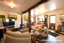  Authentique longère en pierre de 153 m² avec 4 chambres sur un terrain de 4 591 m² à Saint-Charles-de-Percy (14)