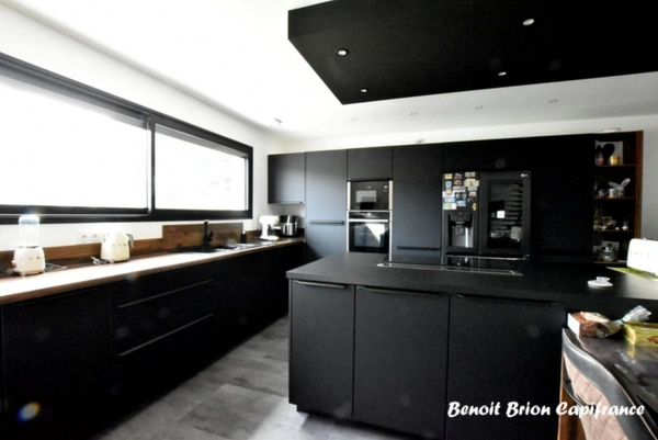  Maison contemporaine de 200 m² avec piscine, sur un terrain de 1300 m²