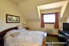  Authentique longère en pierre de 153 m² avec 4 chambres sur un terrain de 4 591 m² à Saint-Charles-de-Percy (14)