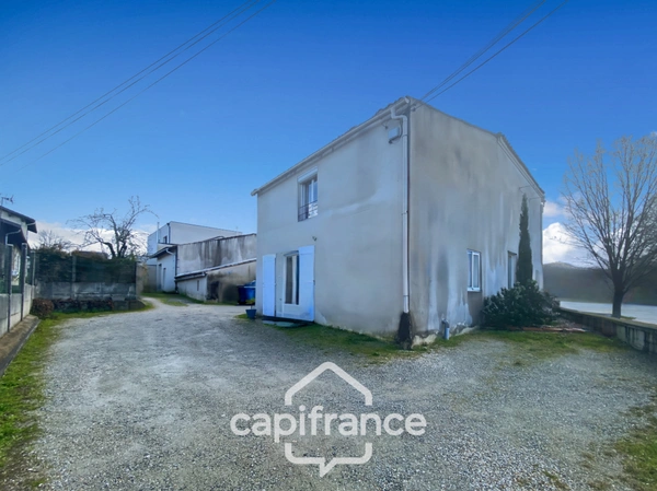 Dpt Gironde (33), à vendre LE HAILLAN Local commercial 