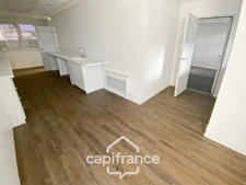LOCAUX COMMERCIAUX / BUREAUX