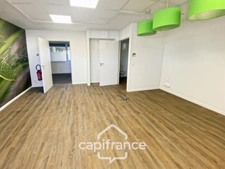 LOCAUX COMMERCIAUX / BUREAUX
