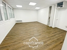 LOCAUX COMMERCIAUX / BUREAUX