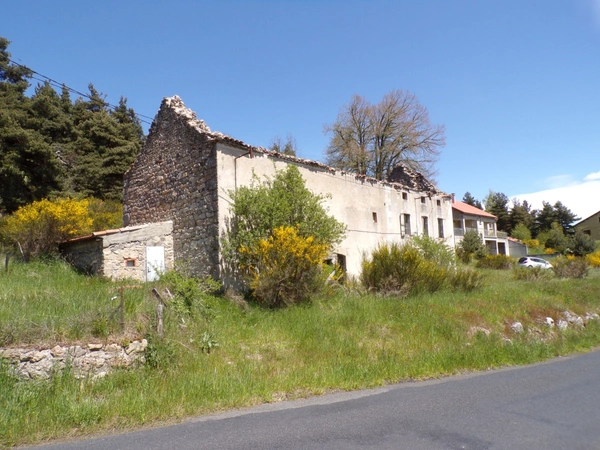 Dpt Lozère (48), à vendre ROCLES Idéal investisseur terrain à bâtir viabilisé 1078m² environ.
