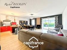LA MEZIERE (35), 2-bedroom apartment of 77 m2 with terrace - 2 parking spaces, 1 of which is underground