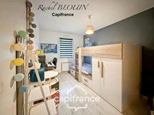 LA MEZIERE (35), 2-bedroom apartment of 77 m2 with terrace - 2 parking spaces, 1 of which is underground
