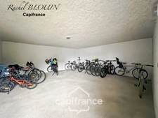LA MEZIERE (35), 2-bedroom apartment of 77 m2 with terrace - 2 parking spaces, 1 of which is underground