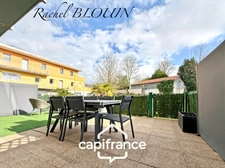 LA MEZIERE (35), 2-bedroom apartment of 77 m2 with terrace - 2 parking spaces, 1 of which is underground