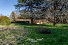 House of 90 m² with a garden with trees