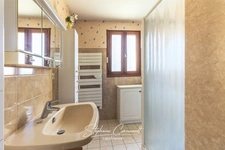House of 90 m² with a garden with trees