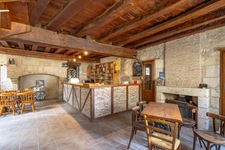 Propriété avec maison, piscine et ancien restaurant