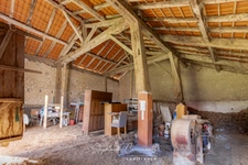 Grange en pierre de 210 m² avec grand terrain de 5870 m²