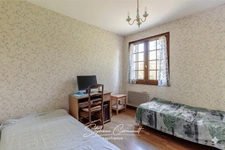House of 90 m² with a garden with trees