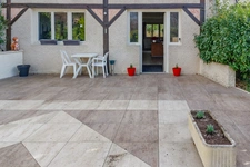 Ensemble immobilier avec restaurant et habitations