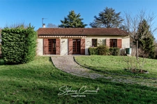 House of 90 m² with a garden with trees