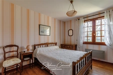House of 90 m² with a garden with trees
