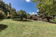 Stone house of 157m² with 6.3 hectares of woods and meadows