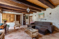Stone house of 157m² with 6.3 hectares of woods and meadows