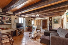 Maison en pierre de 157m² avec 6,3ha de bois et prairies
