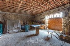 Stone house of 157m² with 6.3 hectares of woods and meadows