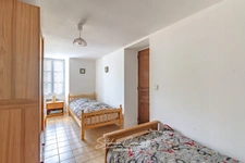 Stone house of 157m² with 6.3 hectares of woods and meadows