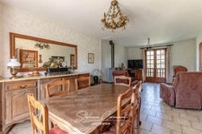 House of 90 m² with a garden with trees