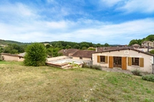 Propriété avec maison, piscine et ancien restaurant