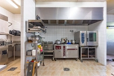 Propriété avec maison, piscine et ancien restaurant