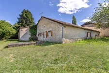 Stone house of 157m² with 6.3 hectares of woods and meadows