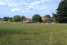 Propriété de trois maisons au calme