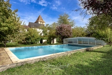 Au coeur de Paussac-et-Saint-Vivien, maison de caractère avec piscine