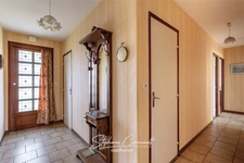 House of 90 m² with a garden with trees