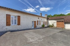 Stone house of 157m² with 6.3 hectares of woods and meadows