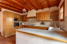 Propriété avec maison, piscine et ancien restaurant