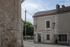 Propriété avec maison, piscine et ancien restaurant