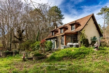 Maison de campagne avec piscine et dépendance