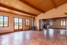 Propriété avec maison, piscine et ancien restaurant