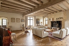 Au coeur de Paussac-et-Saint-Vivien, maison de caractère avec piscine