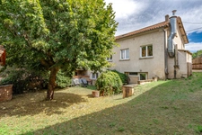 Propriété avec maison, piscine et ancien restaurant