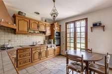 House of 90 m² with a garden with trees