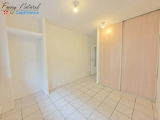 A deux pas de l'Hypercentre : Appartement T2 rénové, traversant avec Balcon, Cave et DPE C ! 