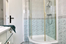 Maison à vendre à VILLERS ALLERAND (51), une maison principale sur deux niveaux, un logement indépendant, une piscine extérieure  ;