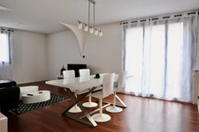 Appartement : 2 chambres,  au coeur d'un parc arboré clos, une cave  (possibilité de stationnement) ;