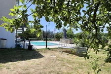 Maison à vendre à VILLERS ALLERAND (51), une maison principale sur deux niveaux, un logement indépendant, une piscine extérieure  ;