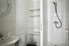 Appartement au premier étage à vendre 2 pièces REIMS (51), libre de toutes occupations ;
