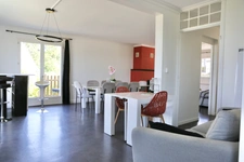 Maison à vendre à VILLERS ALLERAND (51), une maison principale sur deux niveaux, un logement indépendant, une piscine extérieure  ;